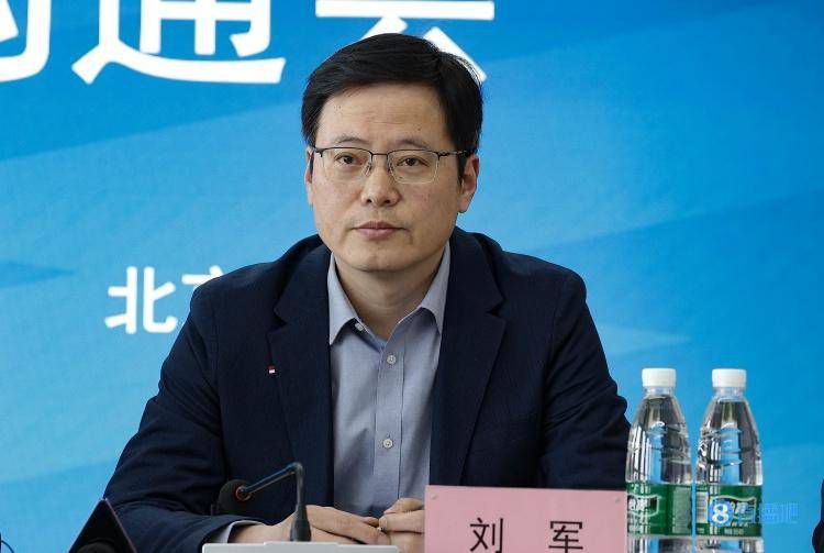 所以如果你有恒心的话，把一部戏看100遍，你会发现看了100出话剧。