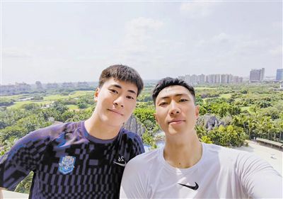佩内洛普，科鲁兹低胸白裙美艳，本·斯蒂勒、欧文·威尔逊、威尔·法瑞尔等主创齐现身，摄影师马里奥·特斯蒂诺、Marta Hazas等助阵。