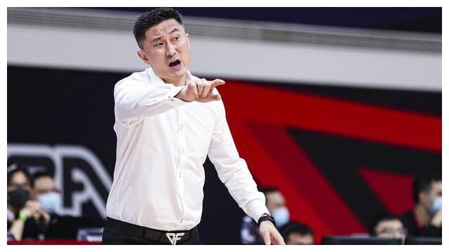大方认爱卡哥：是的，我们订婚了 锦绣开年！